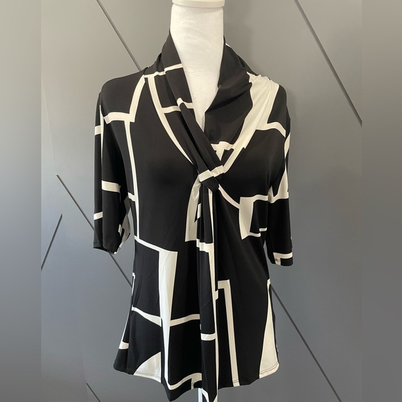 Premise Geometric Black and White Blouse - Picture 5 of 8
